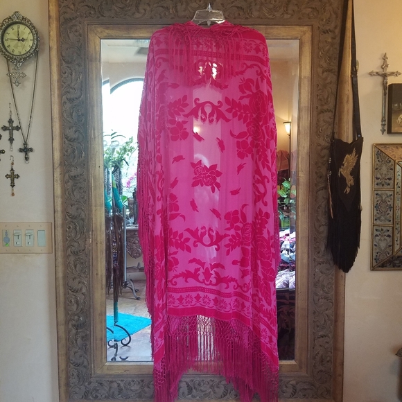 FABULOUS FABULOUS VELVET BURNOUT FRINGE KIMONO - Picture 3 of 7